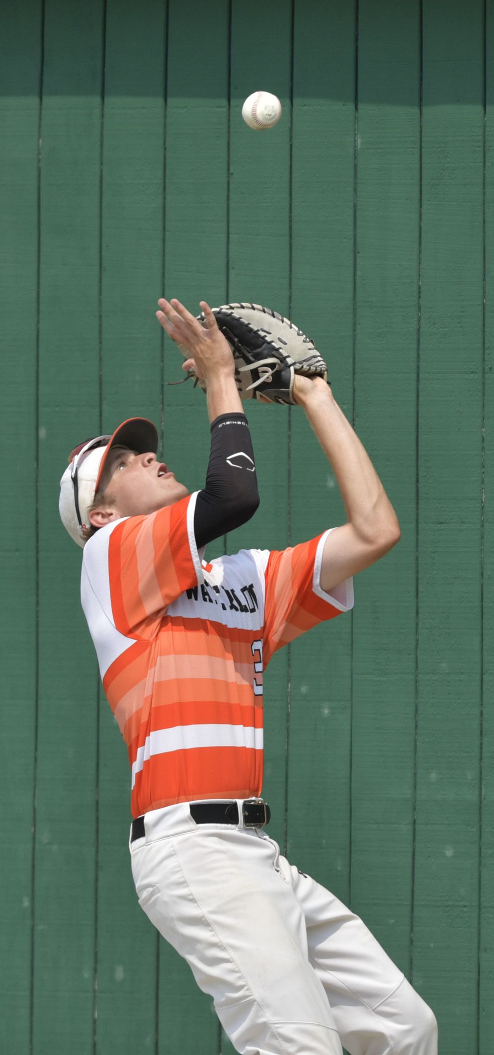 Waterloo defeats Carbondale in 3A Salem Sectional baseball final